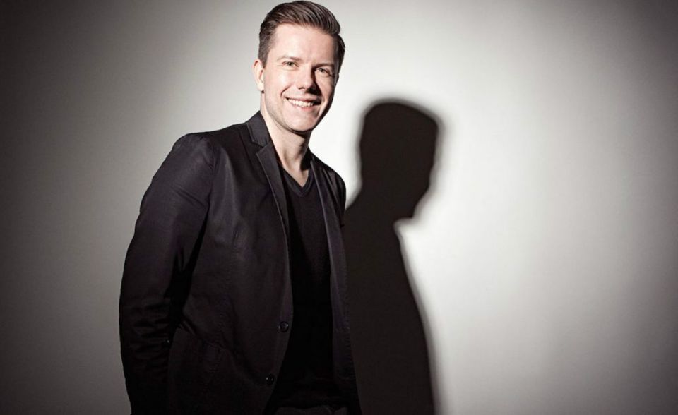 Christian Greiner: Den berühmten Namen seiner Familie hat er nie getragen. Nein, Christian Greiner heißt wie seine Mutter, nicht wie der Vater und dessen Unternehmen, Wöhrl. Trotzdem folgte er seinem Vater auf den Chefsessel des Unternehmens und leitet den Modekonzern Ludwig Beck, an dem Wöhrl die Hauptanteile hält.