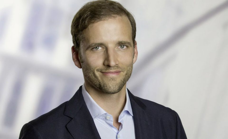 Fabian Kienbaum: Erst Handball, dann Personalberatung: Fabian Kienbaum hat beim VfL Gummersbach in der Handball-Bundesliga gespielt, ehe er seinem Vater im vergangenen Jahr auf den Chefsessel der Kienbaum-Gruppe nachgefolgt ist. Dort ist er nun vom Chief Empowerment an die Spitze von Kienbaum Consultants International, der operativen Führungsgesellschaft der Kienbaum-Gruppe aufgerückt.