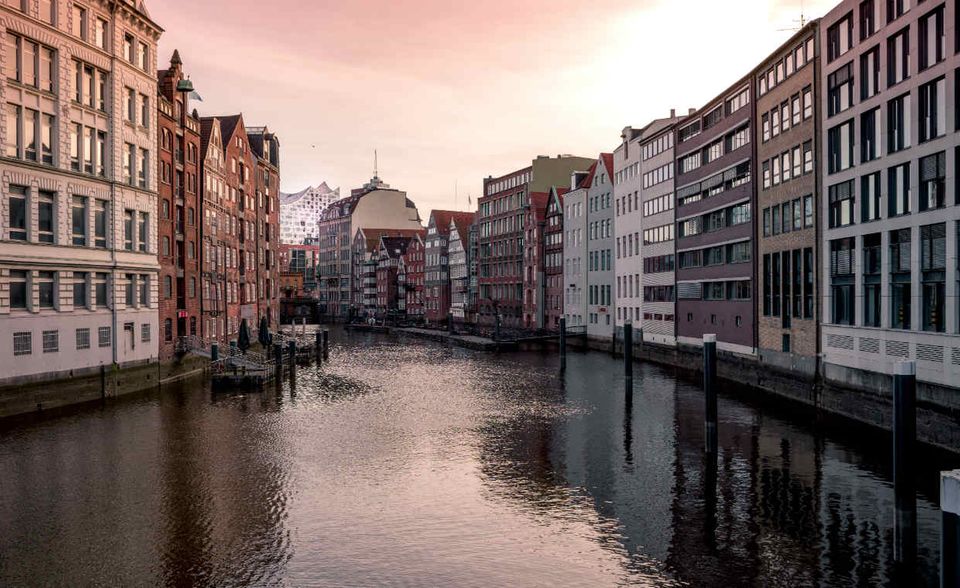 #7 An der Elbe scheinen Arbeitgeber dem modernen Homeoffice-Konzept etwas aufgeschlossener gegenüber zu stehen. Hamburg liegt mit einer Quote von 1,6 Prozent (104.125 Inserate, 1661 Homeoffice-Angebote) bundesweit auf dem siebten Rang.