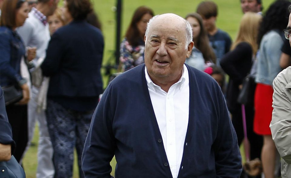 Bilderstrecke: #2 Amancio Ortega: Hochwertige Modetrends zu günstigen Preisen – mit diesem Konzept wurde der Spanier Amancio Ortega zum aktuell zweitreichsten Unternehmer Europas. „Forbes“ beziffert das Vermögen des Gründers der Modekette Zara auf 70 Mrd. Dollar. Im internationalen Ranking reicht das immerhin für Platz sechs. Zu Ortegas Unternehmensgruppe Inditex gehören auch die Marken Pull&Bear sowie Massimo Dutti. #2 Amancio Ortega: Hochwertige Modetrends zu günstigen Preisen – mit diesem Konzept wurde der Spanier Amancio Ortega zum aktuell zweitreichsten Unternehmer Europas. „Forbes“ beziffert das Vermögen des Gründers der Modekette Zara auf 70 Mrd. Dollar. Im internationalen Ranking reicht das immerhin für Platz sechs. Zu Ortegas Unternehmensgruppe Inditex gehören auch die Marken Pull&Bear sowie Massimo Dutti.