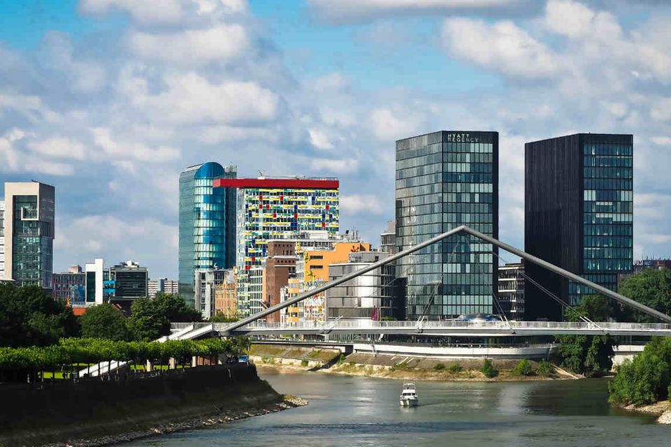 #7 Nordrhein-Westfalen: Im bevölkerungsreichsten Bundesland zeigten sich 23.677 Steuersünder an und sorgten für gigantische 1,2 Mrd. Euro Mehreinnahmen beim Fiskus. Rekord! Im Schnitt waren es aber trotzdem „nur“ 51.000 Euro.