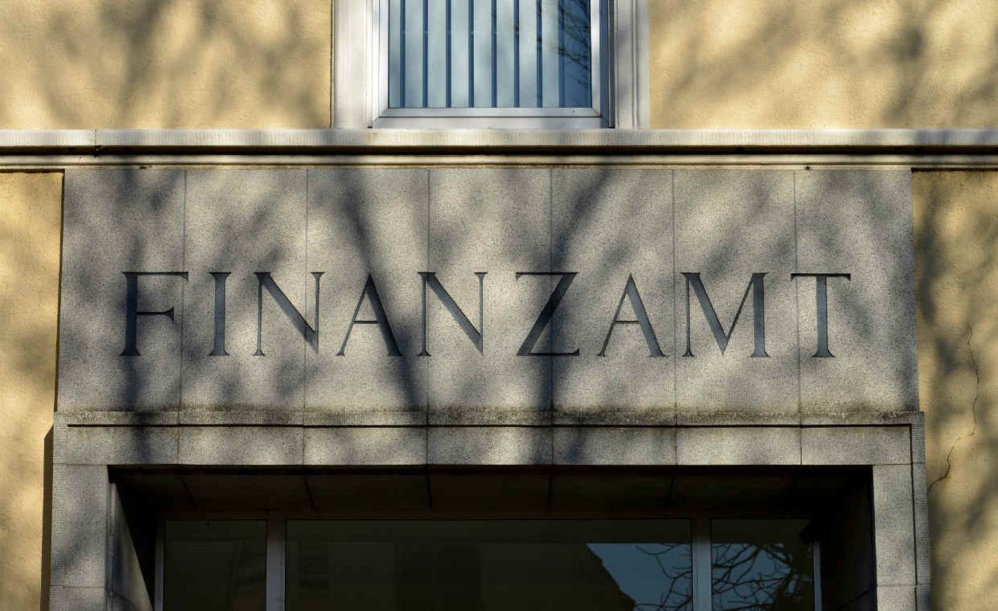 auf digitale Prozesse umgestellt sein. Bislang wird nur rund jeder zehnte Steuerfall automatisiert bearbeitet