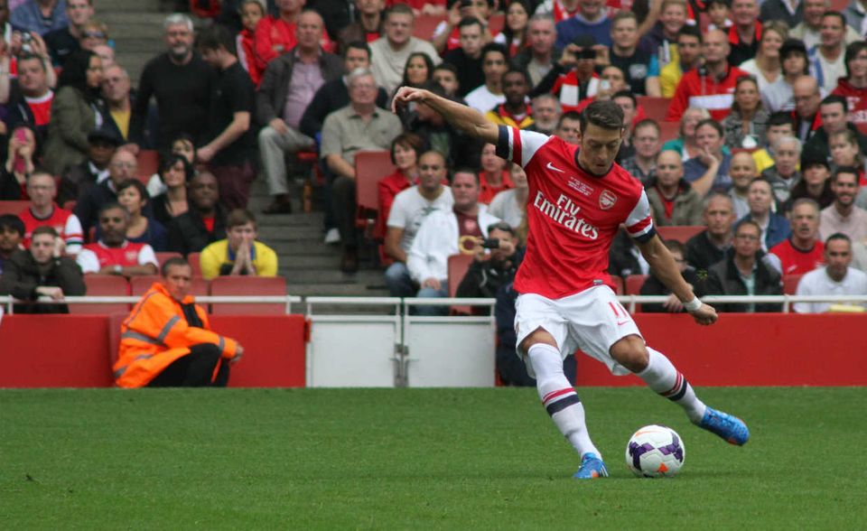 #7 Mesut Özil: Der Mittelfeldspieler hat Tage an denen ihm beinahe alles gelingt. Das Spiel gegen Mexiko zählte sicherlich nicht dazu. Dennoch ist der Mann vom FC Arsenal in der Lage mit seinen Pässen ganze Abwehrreihen auszuhebeln. Seine lasche Körpersprache und Schwächen im Defensivverhalten werden ihm von seinen Kritikern immer wieder vorgeworfen. Seine fußballerischen Hochzeiten liegen wohl hinter ihm. Dennoch beträgt sein Marktwert 50 Mio. Euro.