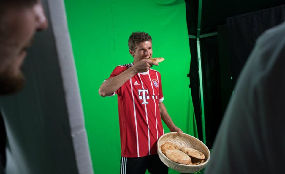 #3 Thomas Müller (60 Mio. €): Der Ur-Bayer war bei den vergangen Turnieren oft das Gesicht einer mutig und offensiv aufspielenden deutschen Mannschaft. In seiner ersten WM vor acht Jahren in Südafrika war er sogar Torschützenkönig. Auch bei der letzten WM trug einige wichtige Tore zum Titelgewinn bei. Im Spiel gegen Mexiko wirkte er in einigen Situation ungewohnt hüftsteif und konnte in den 90 Minuten keinen einzigen Torschuss abfeuern.