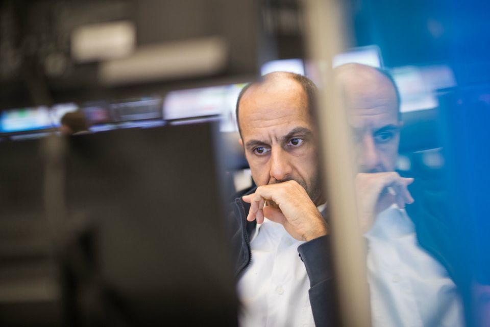 Die Blicke der Frankfurter Börsenhändler werden besorgter