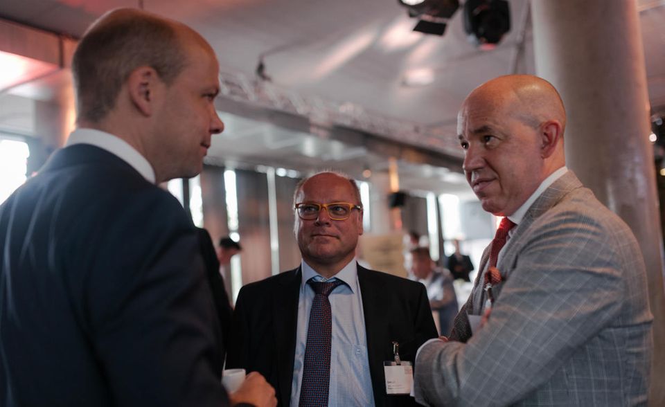 Capital-Chefredakteur Horst von Buttlar (l.) tauschte sich mit Volker Schilling (r.) aus, Gründer und Chef der Greiff Capital Management AG, die den Zukunftsfonds von Ex-Bild-Chefredakteur Kai Diekmann managt.