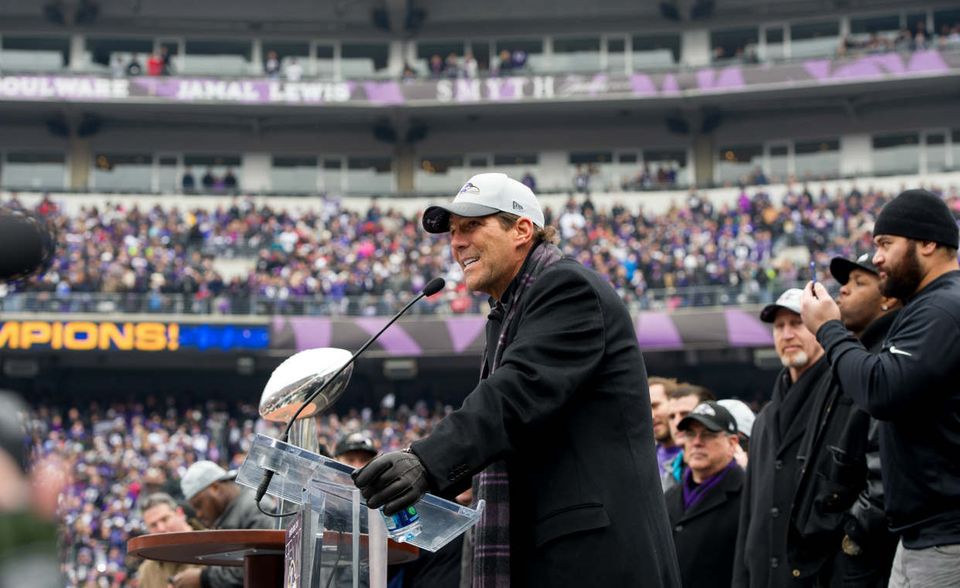 #4 Steve Bisciott: Auch Platz vier der Rangliste geht an einen NFL-Clubbesitzer. Steve Bisciotti machte sein Vermögen mit dem Personaldienstleister Allegis Group. Im März 2000 kaufte er 49 Prozent an dem Footballclub Baltimore Ravens und wurde einige Jahre später Mehrheitseigner. Bisciotts Vermögen liegt laut „Forbes“ bei 4,2 Milliarden Dollar (Platz 514 der Milliardärsliste).