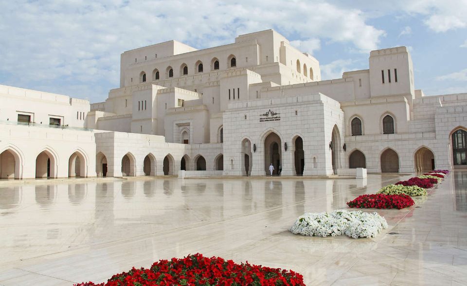 #10: Oman - Der Job steht für Auswanderer im Oman im Vordergrund. 96 Prozent der hier lebenden Expats arbeiten laut InterNations in Vollzeit. Das sei der höchste Wert in den Top 10. 67 Prozent der Befragten im Oman zeigten sich mit der Work-Life-Balance zufrieden. Das reicht im weltweiten Vergleich für den zehnten Platz. Die durchschnittliche Arbeitszeit in Vollzeit beträgt 43,5 Wochenstunden. InterNations befragte für die Erhebung nach eigenen Angaben fast 13.000 Expats aus 188 Ländern.