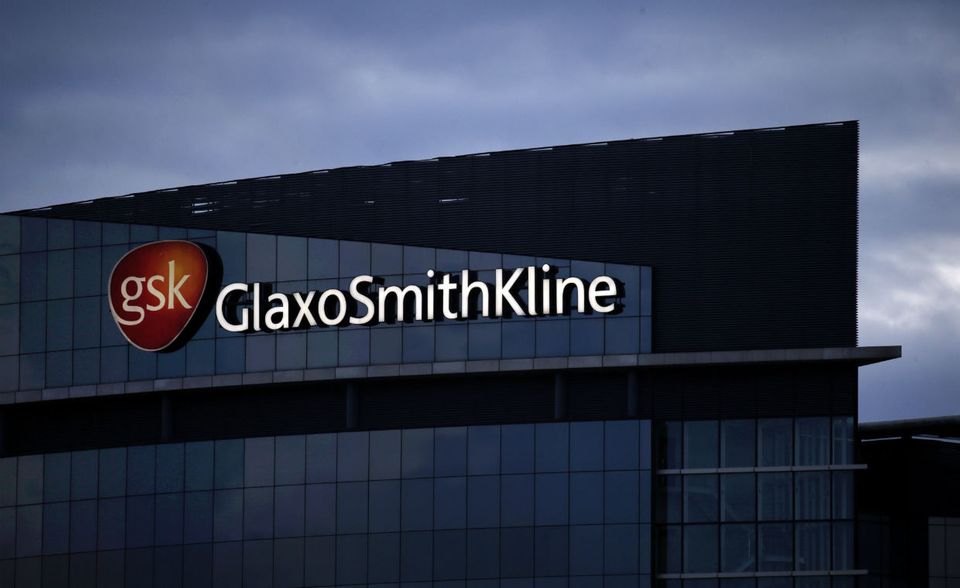 #7 Glaxosmithkline: Das erste europäische Unternehmen in diesem Ranking kommt aus London. Der Umsatz betrug 2017 25,6 Mrd. Euro. Der Konzern blickt auf eine lange Skandalchronik zurück. 2013 beispielsweise erhob die chinesische Polizei schwere Vorwürfe gegen das Unternehmen. Glaxosmithkline soll über Jahre chinesische Ärzte geschmiert haben, um sie zum Kauf ihrer Produkte zu überreden. Einige Fälle sind auch bekannt in denen GSK versucht haben soll kritische Artikel über ihre Artikel und klinische Studien zu deren Wirksamkeit zu verhindern.