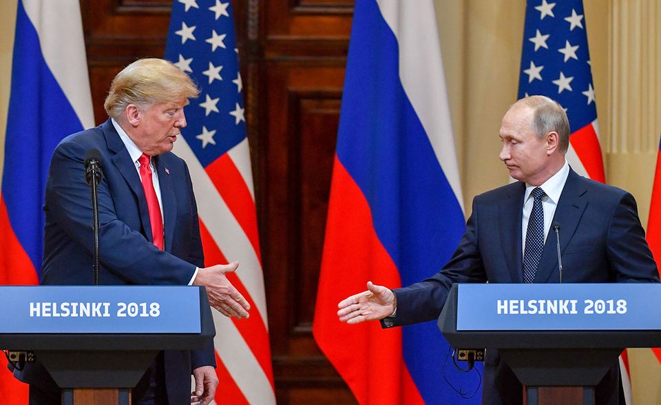 BILD Im Gegensatz zum Bündnistreffen in Brüssel strahlt Trump Richtung Wladimir Putin freundschaftliche Signale aus