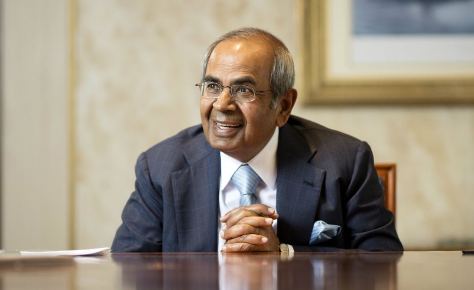 #2 Sri und Gopi Hinduja: Die Brüder Sri und Gopi (siehe Foto) Hinduja mussten ihre Spitzenposition aus dem vergangenen Jahr räumen. „The Times“ schätzt ihr gemeinsames Vermögen auf 20,6 Milliarden Pfund. Das war zwar mehr als noch 2017. Ein Konkurrent konnte die Eigentümer des indischen Mischkonzerns Hinduja-Group (Finanzen, Telekommunikation, Öl) trotzdem überflügeln. Die Brüder führen das von ihrem Vater gegründete Unternehmen mit Hauptsitz in London.