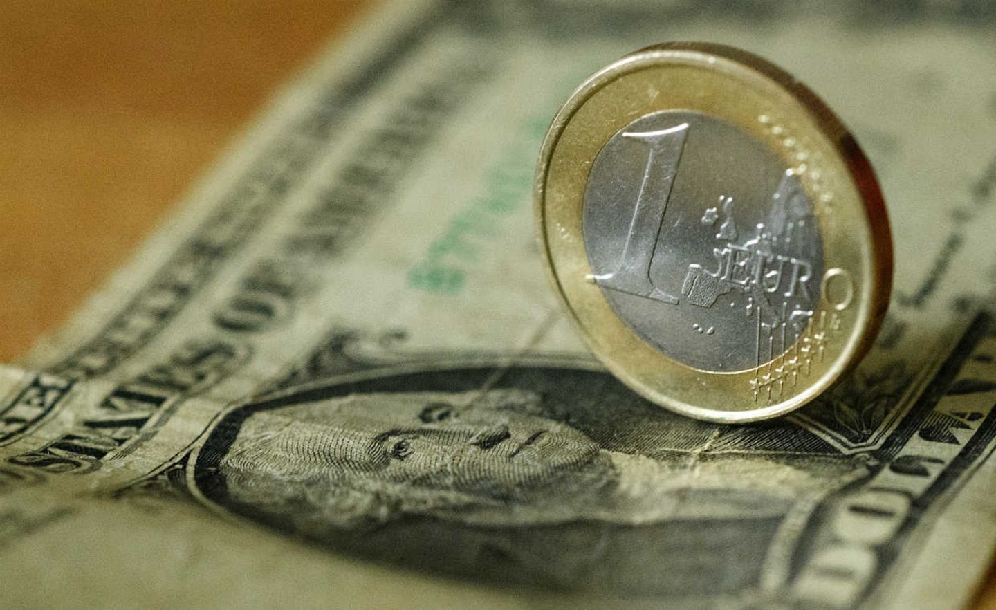 Der Euro schwächelt, der Dollar-Kurs steigt