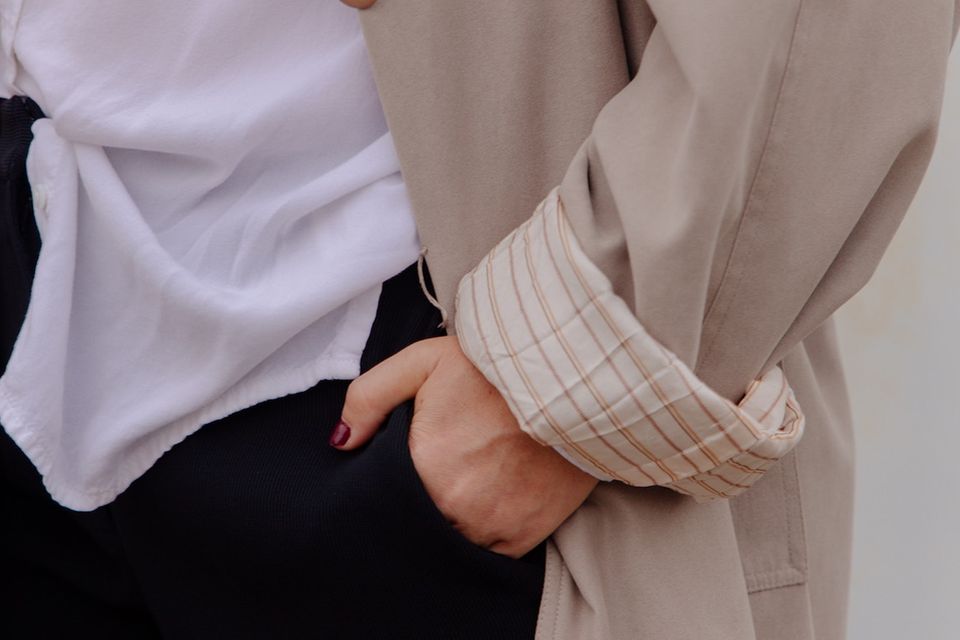 tasche-hosentasche-mode-frau-mantel-handfrank-flores-495811-unsplash