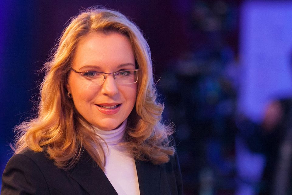 Claudia Kemfert leitet die Abteilung "Energie, Verkehr, Umwelt" am Deutschen Institut für Wirtschaftsforschung und ist Professorin Energieökonomie und Nachhaltigkeit an der Hertie School of Governance. Twitter-Account: @CKemfert, Follower: 7.935, Tweets: 1210