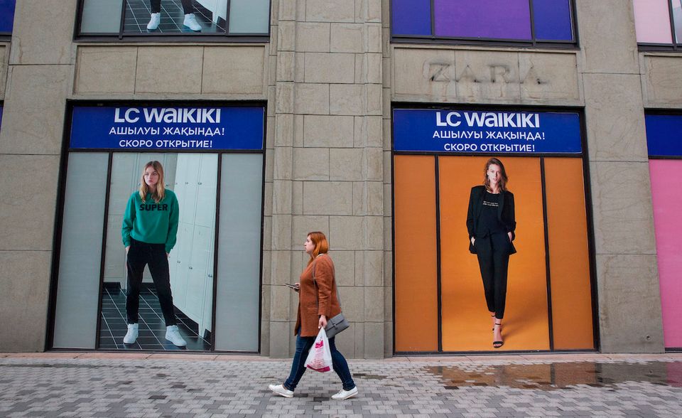 Mustafa Küçük ist der größte Anteilseigner von LC Waikiki, einem Modeproduzenten und Einzelhändler. Ende 2017 hatte LC Waikiki 469 Shops in der Türkei und 364 in 37 anderen Ländern. Vermögen: 2,7 Mrd. US-Dollar