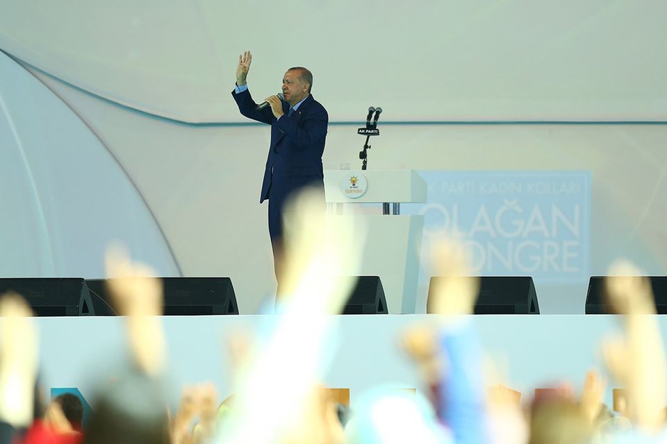 Gegen die Gesetze des Marktes: Präsident Erdogan sieht keinen Unterschied zwischen "Terroristen mit Waffen und Terroristen mit Dollars"