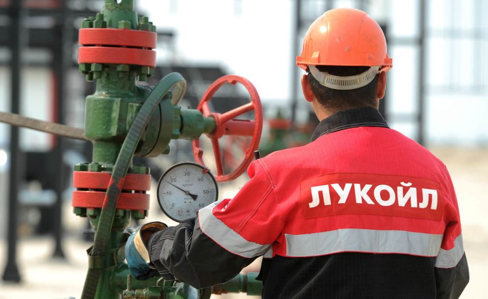 #3 Russland eröffnet die Top 3 der größten Ölproduzenten der Welt. Hier wurden im vergangenen Jahr 11,2 Millionen Barrel pro Tag produziert.
