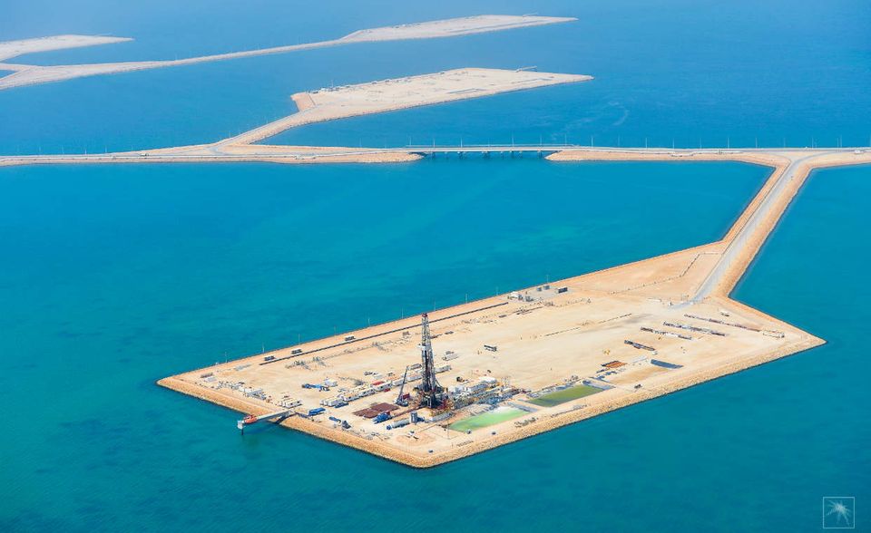 #2 Saudi-Arabien liegt auf Platz der weltweit größten Ölstaaten. Das Land produzierte 2017 12,09 Millionen Barrel pro Tag. Damit musste Saudi-Arabien wie im Vorjahr einem Konkurrenten den Vortritt lassen.