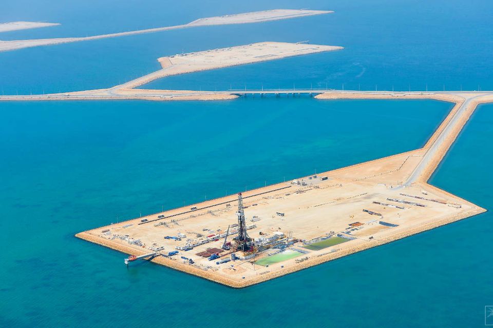 #2 Saudi-Arabien liegt auf Platz der weltweit größten Ölstaaten. Das Land produzierte 2017 12,09 Millionen Barrel pro Tag. Damit musste Saudi-Arabien wie im Vorjahr einem Konkurrenten den Vortritt lassen.
