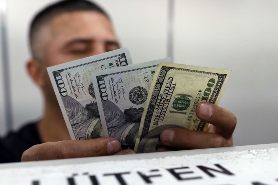Wechselstube in der Türkei: Die Lira hat gegenüber dem Dollar erheblich an Wert verloren