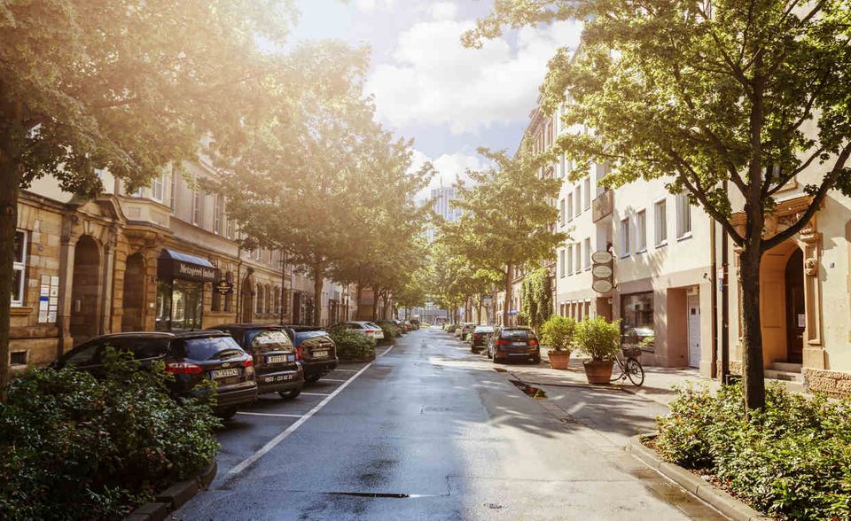 #5 Bayreuth ist nach Ansicht von EasyPark die 29. smarteste Stadt der Welt. Zwar steckt das Car-Sharing hier laut der Studie noch eher in den Kinderschuhen. Auch bei der Digitalisierung ist Luft nach oben. In den Kategorien „Nachhaltigkeit“ sowie „Verwaltung und Politik“ schneidet Bayreuth aber gut ab.