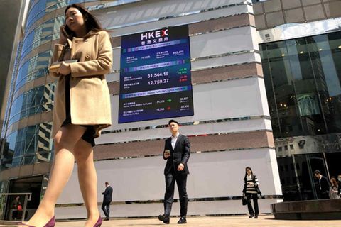 Die Hong Kong Stock Exchange verzeichnete im Juni 2018 einen Börsenwert der dort gelisteten Unternehmen von 4219 Mrd. Dollar. Das beschert ihr Platz sechs unseres Rankings. Im Vergleich zum Vorjahresmonat konnte die Hongkonger Börse sowohl in Dollar um rund 15 Prozent zulegen.