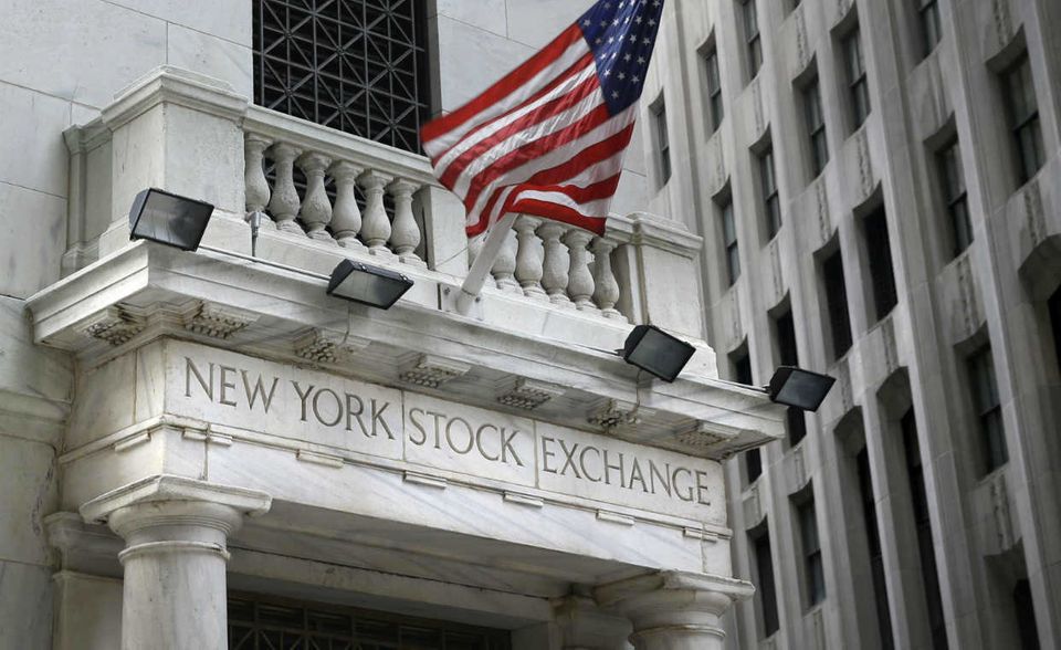 #1 Wall Street ist nicht umsonst ein Synonym für die Finanzmärkte. Die New York Stock Exchange verzeichnete im Juni 2018 einen Börsenwert von 23.216 Mrd. Dollar – weltweit mit großem Abstand die Bestmarke. New York ist auch die Heimat der zweitgrößten Börse der Welt, der Nasdaq. Die elektronische Börse am Times Square verzeichnete einen Börsenwert von 11998 Mrd. Dollar.