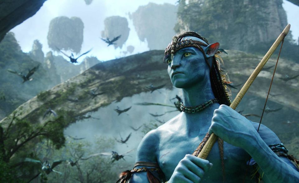 #1 „Avatar – Aufbruch nach Pandora“ - 2,79 Mrd. Dollar: An diesem Film von James Cameron über blauhäutige Aliens scheiden sich die Geister. Kommerziell aber ist die Vorherrschaft von „Avatar“ seit fast einem Jahrzehnt ungebrochen und wird womöglich noch sehr lange Bestand haben. Denn der Science-Fiction-Film bot eine nie gesehen Mischung aus realen und computeranimierten Szenen und damit ein wahrhaft neues Kinoerlebnis.