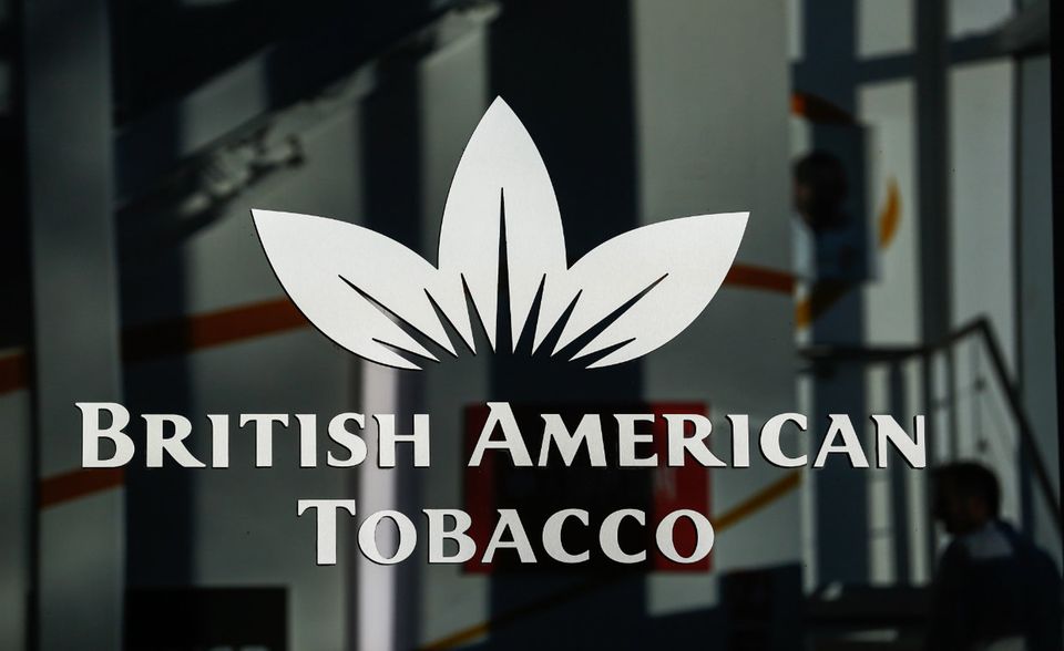 #2 Wer noch Zweifel an den Gewinnmargen im Nikotingeschäft hatte, braucht sich nur British American Tobacco anzusehen. Das Unternehmen liegt zwar im allgemeinen „Fortune Global 500“-Ranking abgeschlagen auf Platz 453. Unter den weltweit profitabelsten Firmen aber reicht es locker für den zweiten Rang. Mit einem Gewinn in Höhe von 48,3 Mrd. Dollar (plus 670 Prozent!) hätte BAT sogar beinahe die Spitzenposition erklommen.