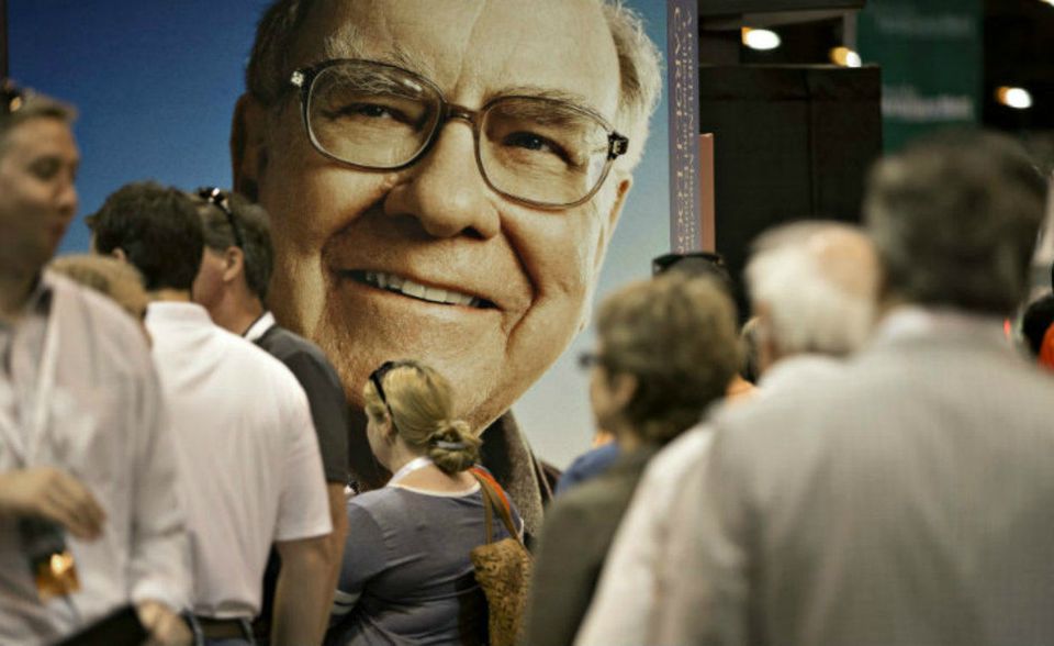 #3 Mehr als 80 Firmen gehören zu Warren Buffets Holdinggesellschaft Berkshire Hathaway. Sie konnte ihren Gewinn 2017 zwar um 86,7 Prozent auf 44,9 Mrd. Dollar steigern. Dennoch rutschte Berkshire Hathaway in den „Fortune Global 500“ um zwei Plätze auf Rang zehn ab. Unter den profitabelsten Firmen aber reicht es für den dritten Rang.
