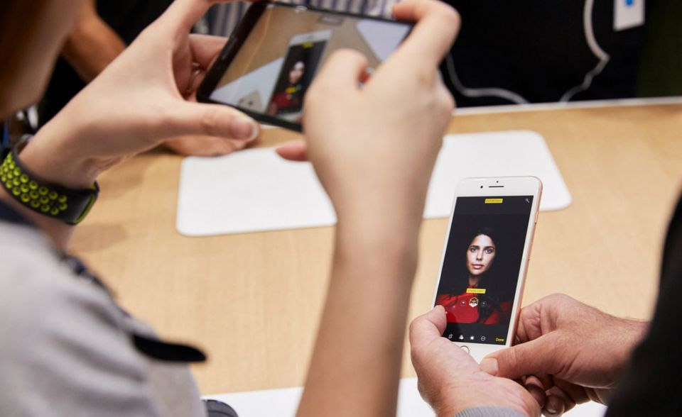 #1 Apple verschlechterte sich im „Fortune Global 500“-Ranking zwar vom neunten auf den elften Platz. Bei den Profiten war das iPhone-Unternehmen jedoch unschlagbar. Es verbuchte einen Nettogewinn von 48,4 Mrd. Dollar. Das waren 5,8 Prozent mehr als 2017. Dazu trugen gleich drei neue iPhones bei, darunter das iPhone X.
