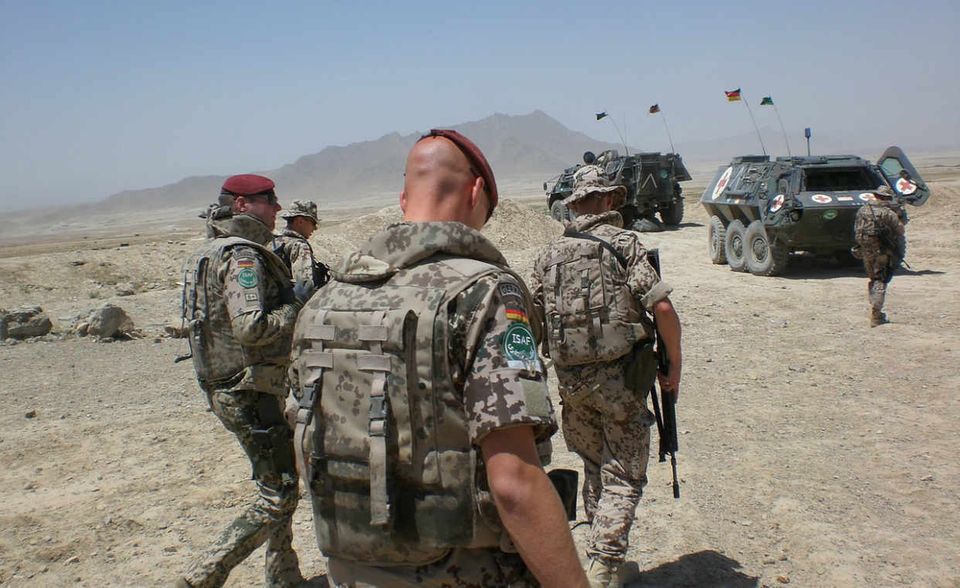 #9 Deutschland gab laut SIPRI im vergangenen Jahr 44,3 Mrd. Dollar für die Bundeswehr aus. Das waren 8,8 Prozent mehr als 2008. Der Anteil der Militärausgaben am Bruttoinlandsprodukt sank in diesem Zeitraum aber leicht von 1,3 auf 1,2 Prozent. 2,5 Prozent der weltweiten Militärausgaben entfielen auf die Bundesrepublik. Sie blieb unverändert auf dem neunten Rang.