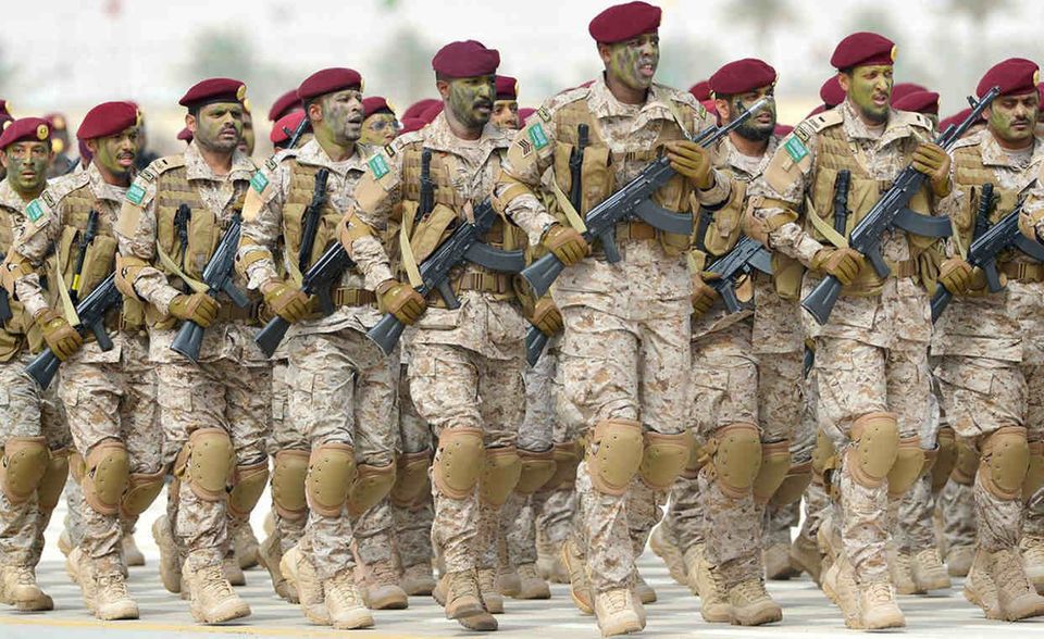 #3 Bei den Militärausgaben Saudi-Arabiens konnten die Experten von SIPRI nur schätzen. Ihrer Ansicht nach gab das Land 2017 rund 69,4 Mrd. Dollar für sein Militär aus. Das wären zehn Prozent des Bruttoinlandsprodukts (2008: 7,4 Prozent). Damit stieg Saudi-Arabien vom vierten auf den dritten Rang. Im Vergleich zum Jahr 2008 erhöhten sich die Militärausgaben um 34 Prozent.