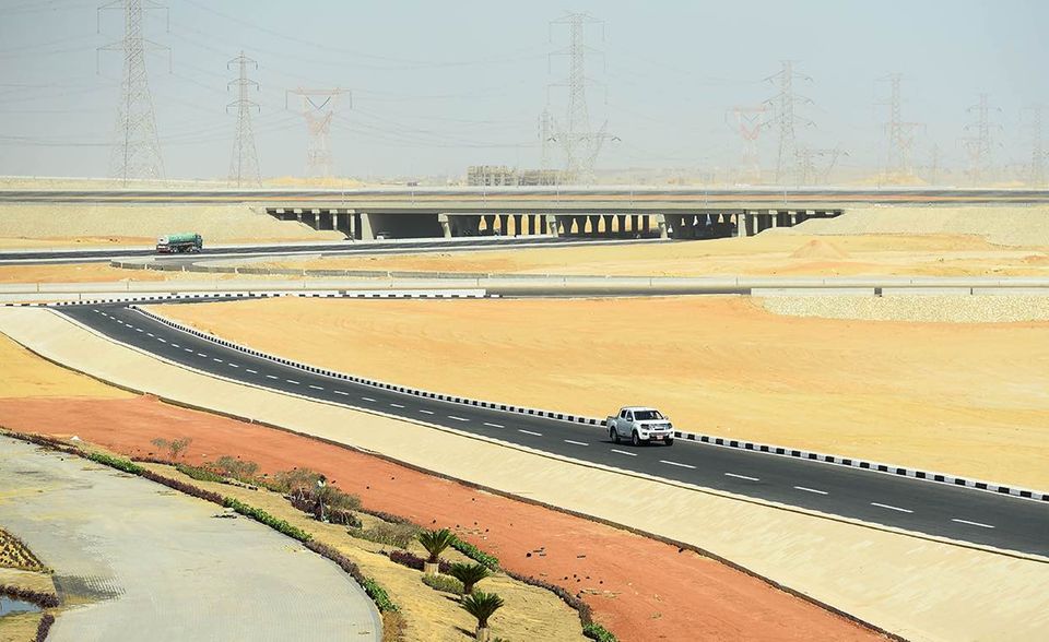 Hier entsteht eine neue Hauptstadt. Das Bauprojekt 45 Kilometer östlich von Kairo und auf halber Strecke zum Suez-Kanal soll bis 2022 fertig werden und 45 Mrd. Dollar kosten.