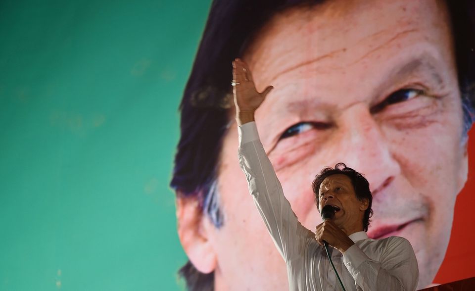 Pakistans Wahlsieger: An der Spitze einer neuen Regierung steht Imran Khan im Wort, seine Versprechen für einen Wohlfahrtsstaat umzusetzen.