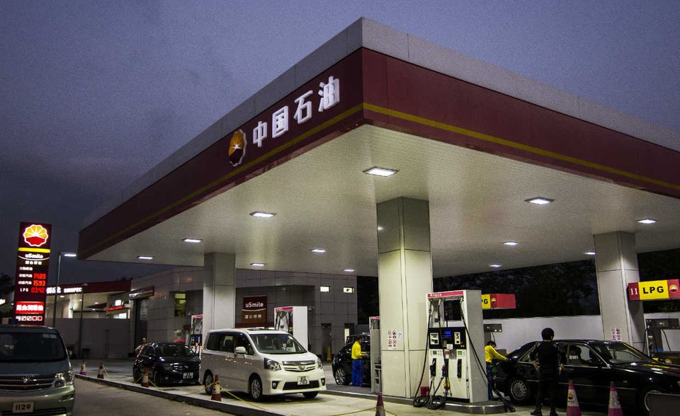 #3 Die Top 3 des China-Rankings sind auch in den Top 10 der weltweiten Bestenliste von „Fortune“ vertreten. Dort hat es China National Petroleum auf Platz vier geschafft. Der staatliche Ölkonzern beschäftigt mehr als 1,4 Millionen Mitarbeiter. Der Umsatz konnte um 24,2 Prozent auf 326 Mrd. Dollar erhöht werden. Trotzdem verbuchte China National Petroleum 2017 bei den Gewinnen ein Minus in Höhe von 690 Mio. Euro.