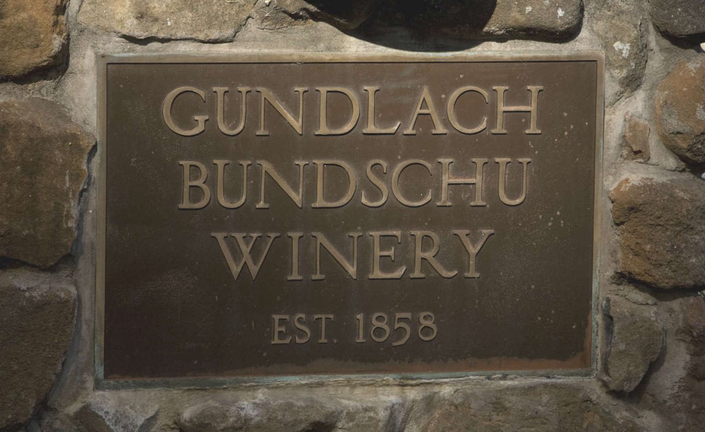 Eingangsschild zum Weingut Gundlach Bundschu