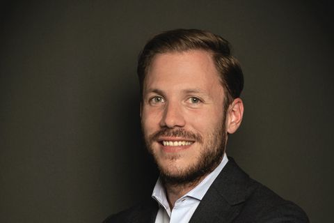 Julius Brinkmann ist Member of the Executive Board der Bugatti GmbH mit Sitz in Herford, die sein Großvater Friedrich Wilhelm Brinkmann 1947 gründete.