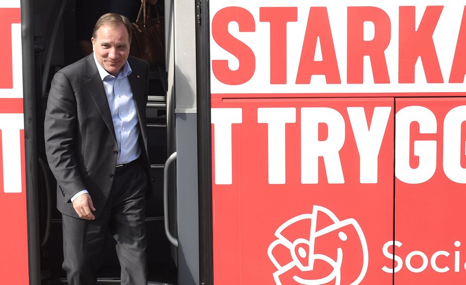 Die Sozialdemokraten stellen sich auf einen historischen Tiefstand in der Wählergunst ein. Hier Premierminister Stefan Lofwen auf Tour.