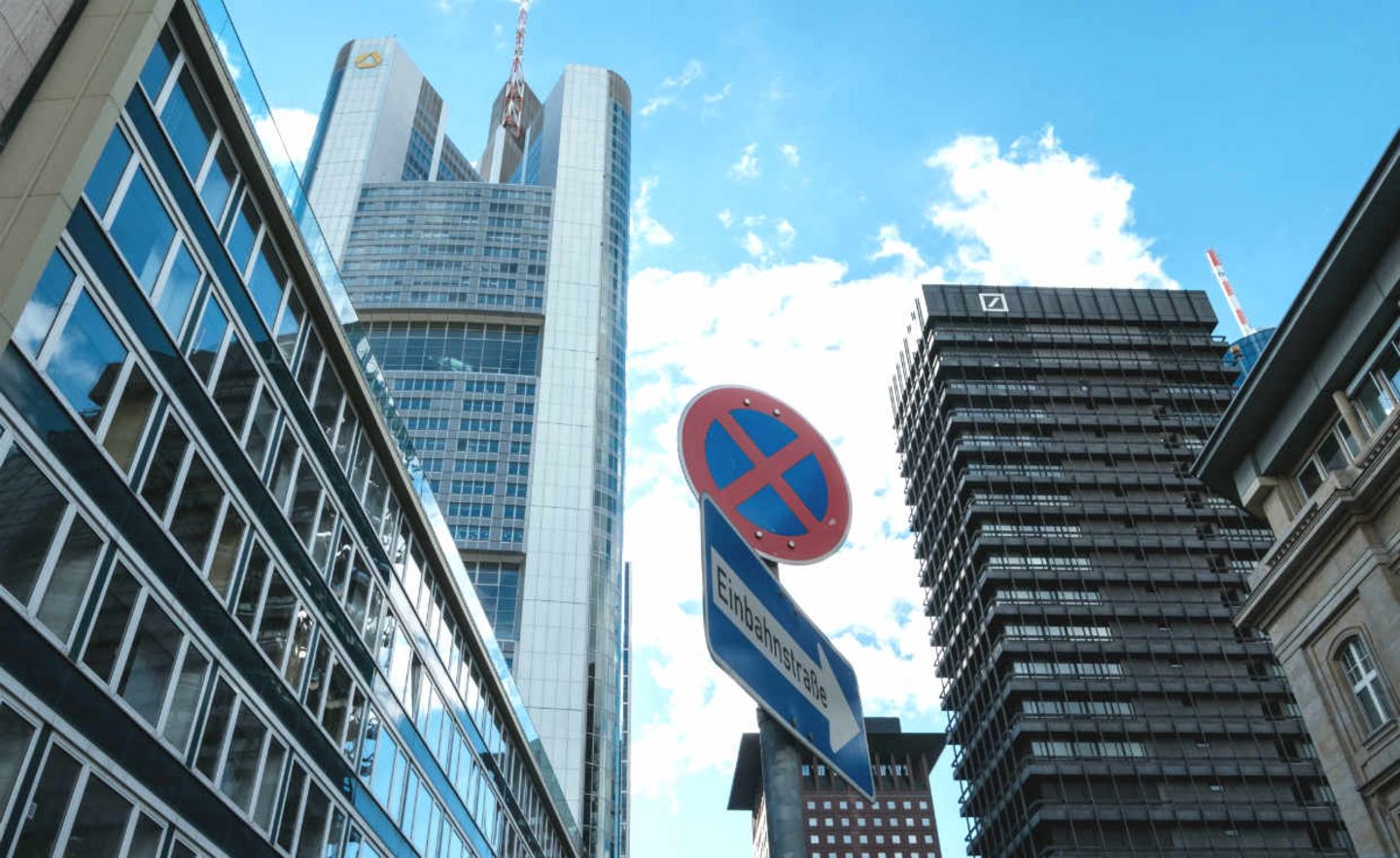 Gebäude der Commerzbank und der Deutschen Bank in Frankfurt