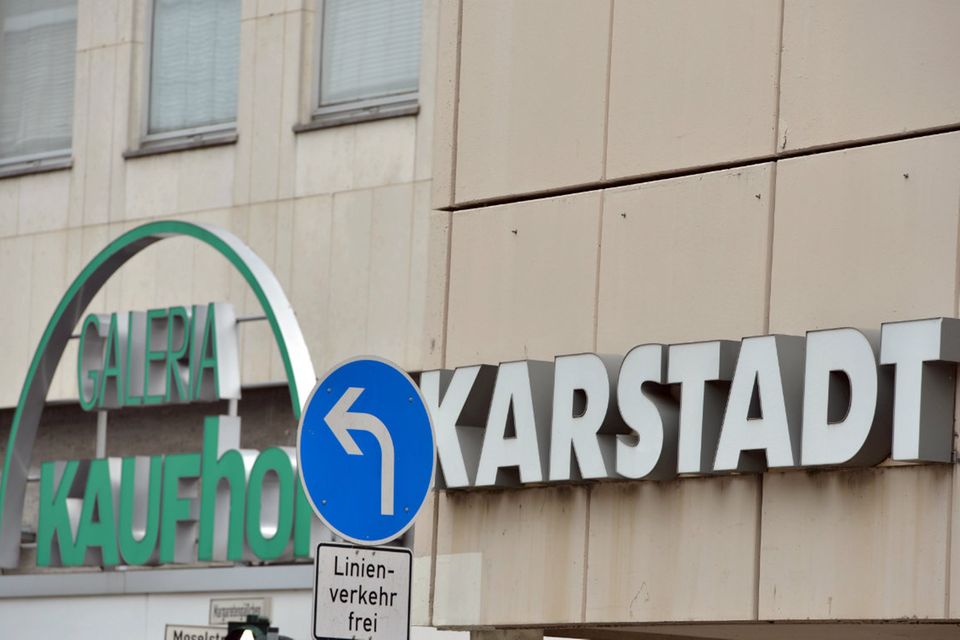 Karstadt Kaufhof wird von der Coronakrise schwer getroffen. Nun flüchtet der Handelskonzern in ein Schutzschirmverfahren