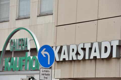 Karstadt Kaufhof wird von der Coronakrise schwer getroffen. Nun flüchtet der Handelskonzern in ein Schutzschirmverfahren