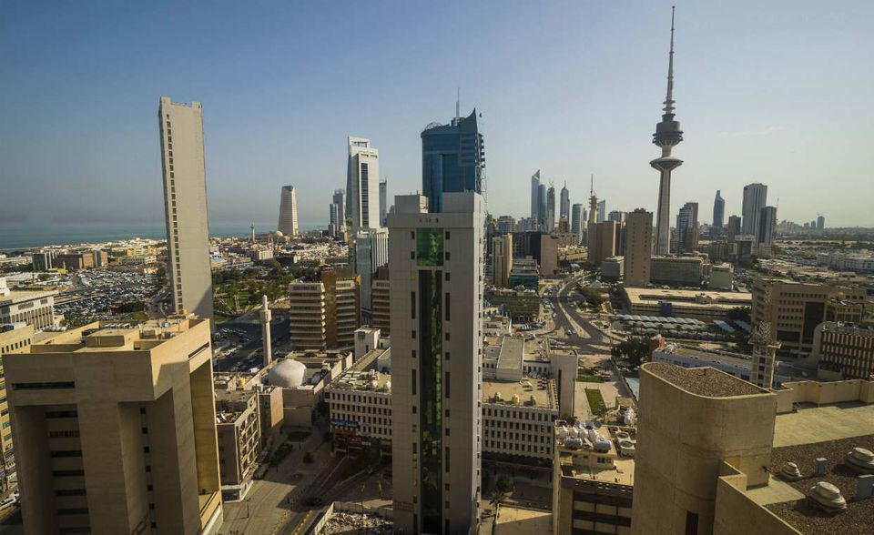 #1 InterNations erstellt die alljährliche Expats-Umfrage seit 2014. Seitdem lag Kuwait stets auf einem der untersten zehn Plätze. In diesem Jahr wurde es sogar der letzte Rang unter allen untersuchten 68 Ländern. Neben schlechten Arbeitsbedingungen und miesen Karriereaussichten enttäuscht Kuwait auch auf zwischenmenschlicher Ebene. Das Emirat ist weltweites Schlusslicht bei der Freundlichkeit der Bevölkerung und dem Finden lokaler Freunde. Auch Familien fühlen sich in Kuwait nicht willkommen.