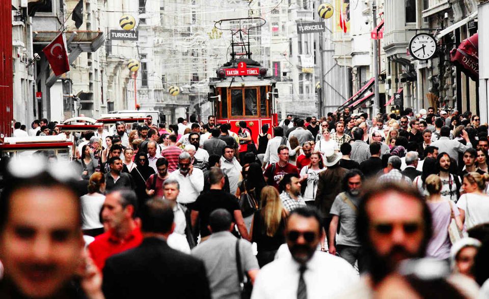 #5 Die Türkei lag in den „Flop 10“ 2017 noch auf dem zehnten Rang. In diesem Jahr ging es für das Land weiter bergab. Nur 49 Prozent der Expats sind mit ihrem Job zufrieden (weltweit: 65 Prozent). Schlechte Noten gibt es auch bei den Punkten Jobsicherheit, Work-Life-Balance und Bildung. Auswanderer finden es schwierig, sich in der Türkei einzuleben, die Sprache zu lernen oder ohne Türkischkenntnisse zurechtzukommen. Die instabile politische Lage tut ein Übriges, um die Türkei zu einem der aktuell schlechtesten Länder für Auswanderer zu machen.