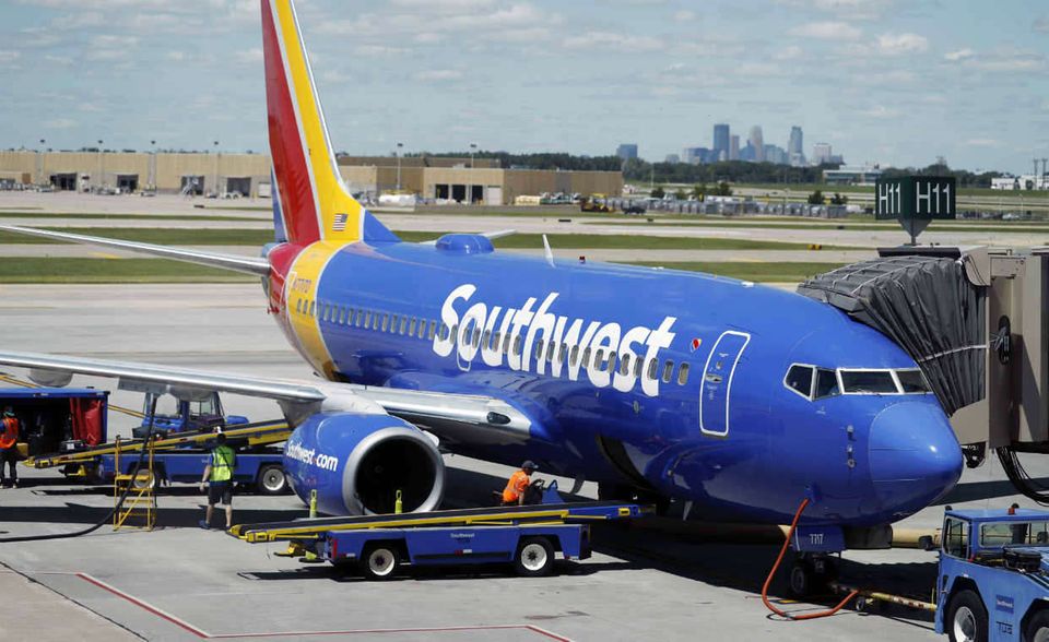 #8 Southwest Airlines verbesserte sich im Syktrax-Ranking im Vergleich zum Vorjahr um einen Platz. Southwest ist der weltweit größte Billigflieger. Er liegt im „Forbes“-Ranking der größten börsennotierten Unternehmen 2018 auf Rang 380. Die US-Fluggesellschaft wurde 1967 gegründet und flog zunächst nur Ziele innerhalb von Texas an. Heute operiert Southwest Airlines fast in den gesamten Vereinigten Staaten. Das Unternehmen hat mehr als 56.000 Angestellte und ist an der Börse über 30 Mrd. Dollar wert.