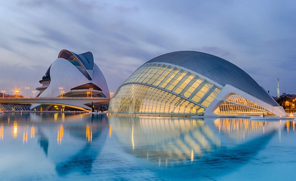 #8 Spanien verbessert sich im Vergleich zum Vorjahr um zwei Plätze auf Rang acht. Der Hauptgrund für den Umzug nach Spanien? Hier ist für die meisten Expats die Antwort klar: Die Lebensqualität. Spanien verwöhnt Auswanderer nicht nur mit schönem Wetter. Das Land empfängt die Expats generell mit offenen Armen. Die Umfrageteilnehmer fühlten sich hier besonders schnell zu Hause und schlossen rasch Freundschaften mit Einheimischen.