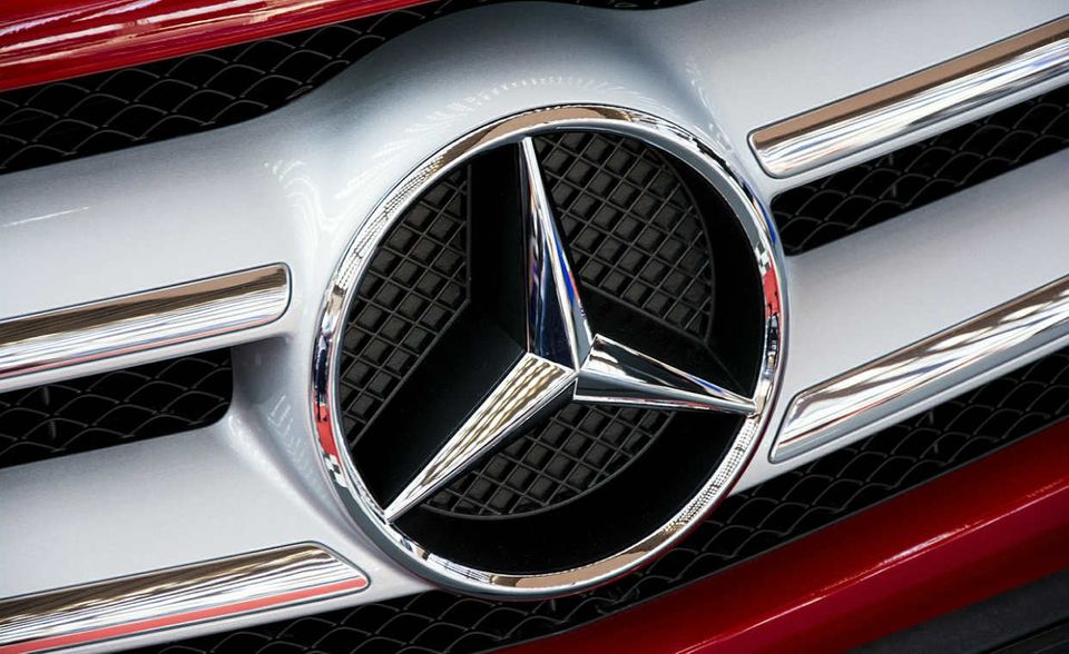 Mercedes-Benz #8 Die deutsche Automarke aus dem Hause Daimler rückt im Vergleich zum Vorjahr einen Platz vor und tauscht den Platz mit Facebook. Der Markenwert von Mercedes-Benz legt um zwei Prozent auf 48,6 Mrd. Dollar, womit der Stuttgarter Autobauer die wertvollste deutsche Marke bleibt.
