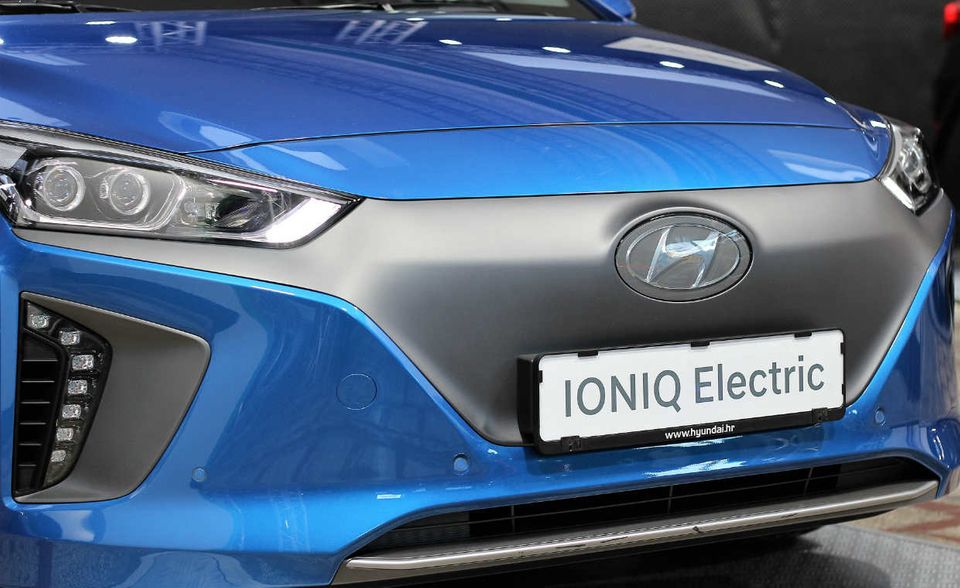 Hyundai #10 Hyundai ist der größte südkoreanische Autobauer. Bei einem Umsatz von 85,3 Mrd. Dollar blieb 2017 ein Gewinn von 3,6 Mrd. Dollar, der allerdings im Vergleich zum Vorjahr um 23,4 Prozent eingebrochen ist. Das Unternehmen hatte mit Problemen auf dem chinesischen und US-amerikanischen Automarkt zu kämpfen.