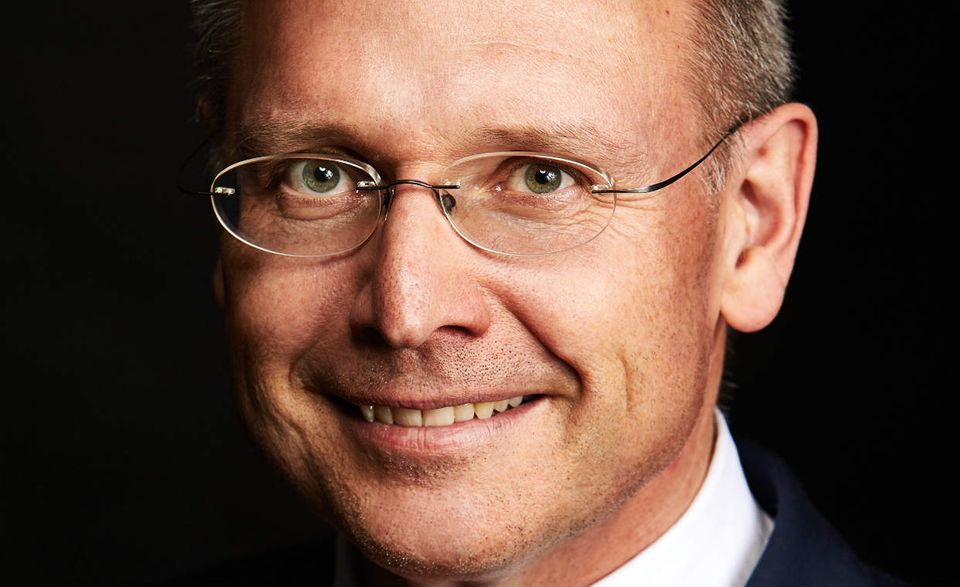 #10 Gero Furchheim ist seit 2009 Vorstandschef der Cairo AG, die Designmöbel über das Internet verkauft. Seit 2014 ist er zudem Präsident des Bundesverbands E-Commerce und Versandhandel (bevh). Von 1998 bis 2008 war Furchheim Kommunikationschef der Leica Camera AG. Er wohnt mit seinem Lebenspartner in Frankfurt.