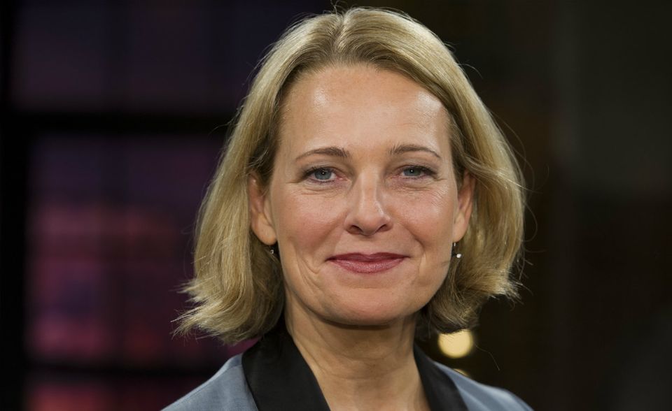 #5 Miriam Meckel ist Herausgeberin des Wochenmagazins Wirtschaftswoche und von ada, der neuen Plattform für das digitale Leben und die Wirtschaft der Zukunft. Seit 2005 ist sie Professorin für Kommunikationsmanagement an der Universität St. Gallen. In ihrem neuen Buch „Mein Kopf gehört mir“ reflektiert Meckel darüber, was geschieht, wenn auch das Gehirn ans Internet angeschlossen wird, und die damit verbundenen sozialen, ethischen und ökonomischen Fragen.
